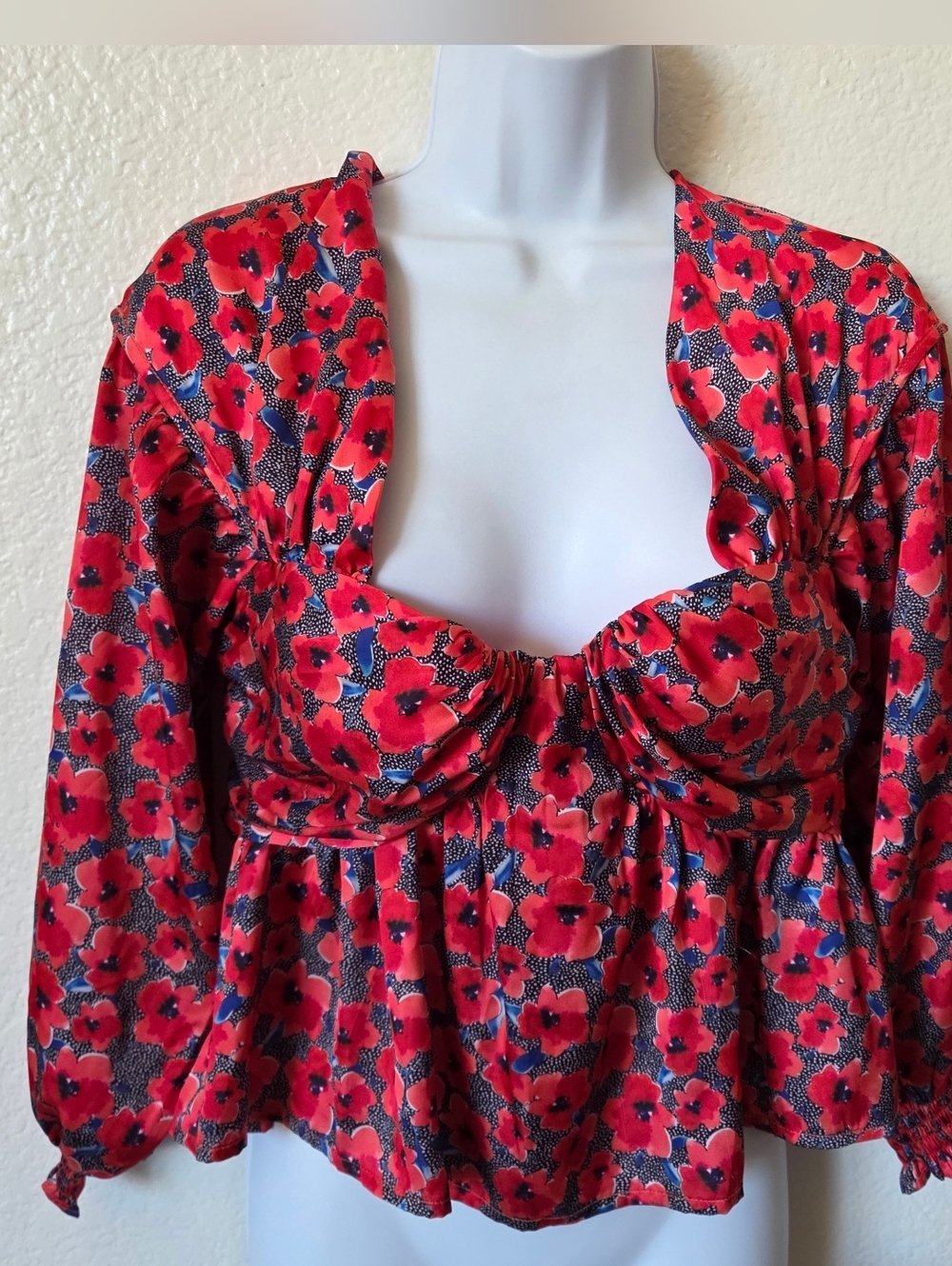 House of Harlow x REVOLVE Burna Blouse in Red Poppy Floral Medium - Picture 3 of 10